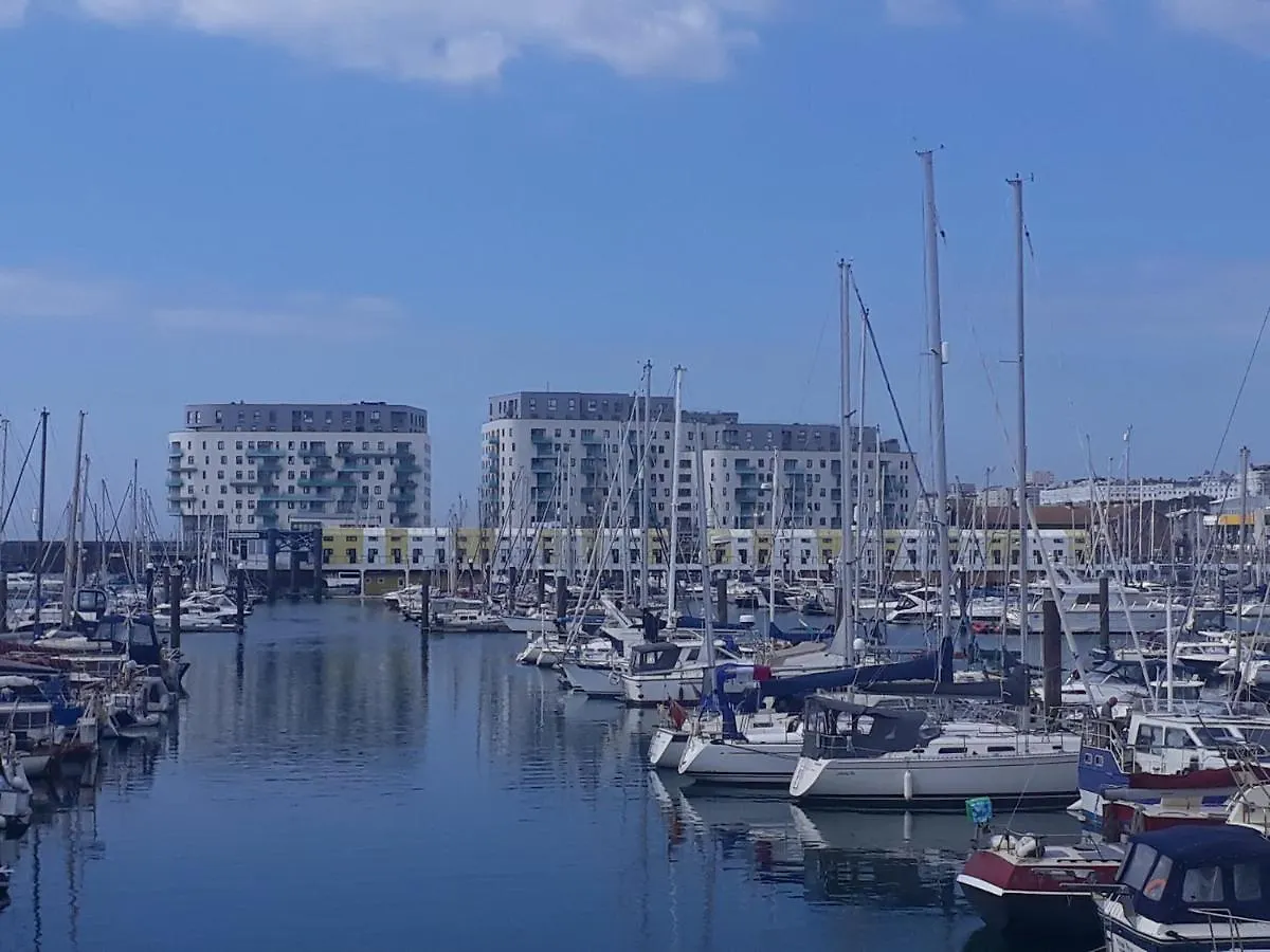 Unique, Loft-Style Apartment With Fantastic Brighton Marina Views