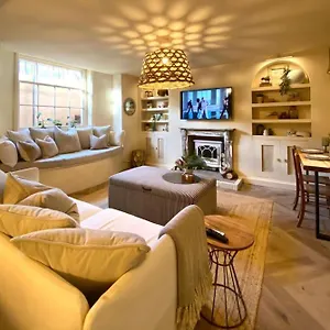  Apartment Cosy Away From Home.