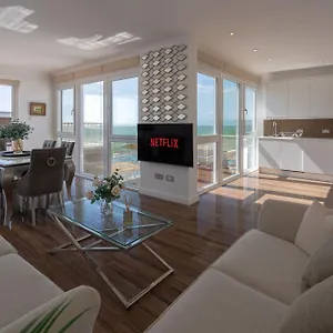  Apartment Penthouse Paradise: Beachfront Luxury With & Rooftop Views