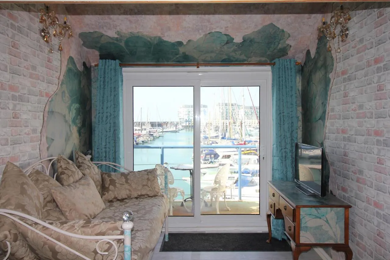 Unique, Loft-Style Apartment With Fantastic Brighton Marina Views 0*,