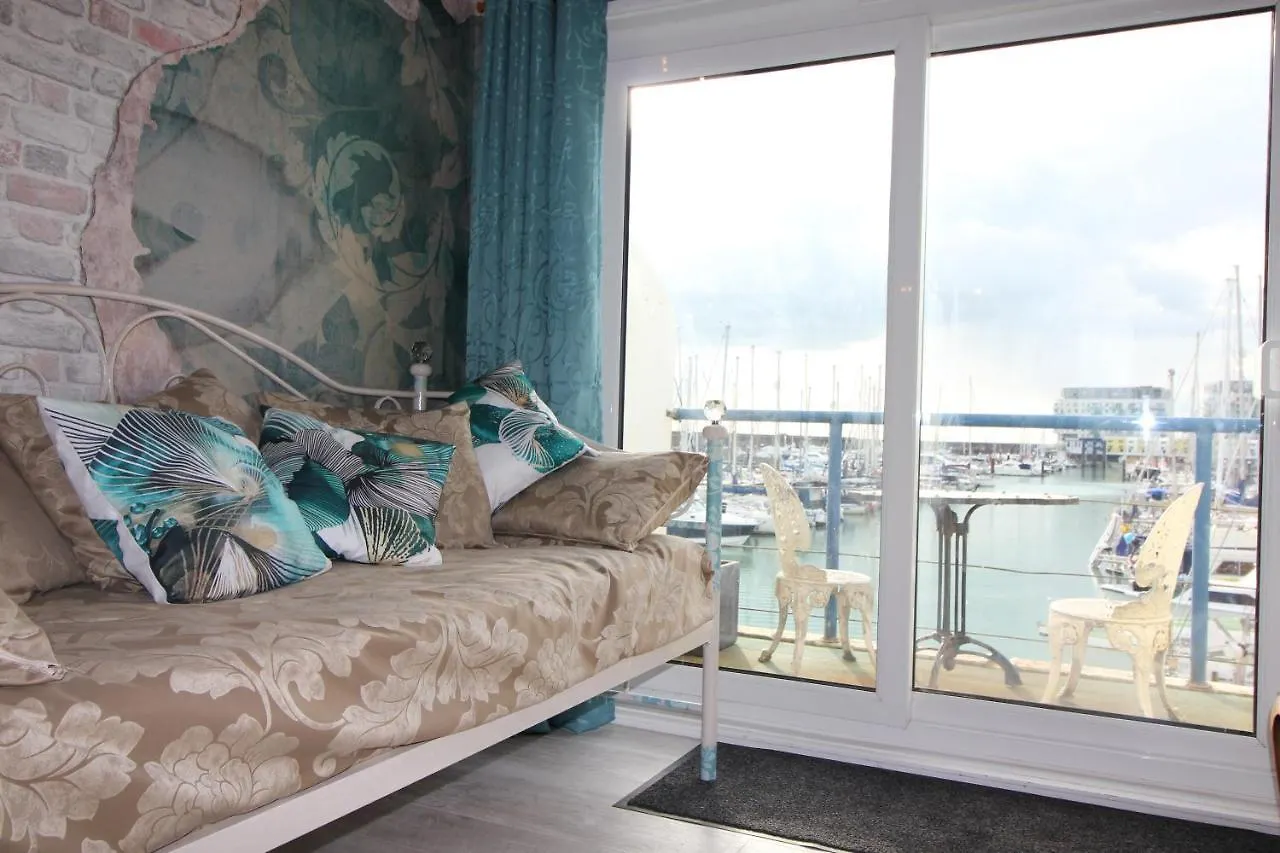 Unique, Loft-Style Apartment With Fantastic Brighton Marina Views 0*,  Reino Unido